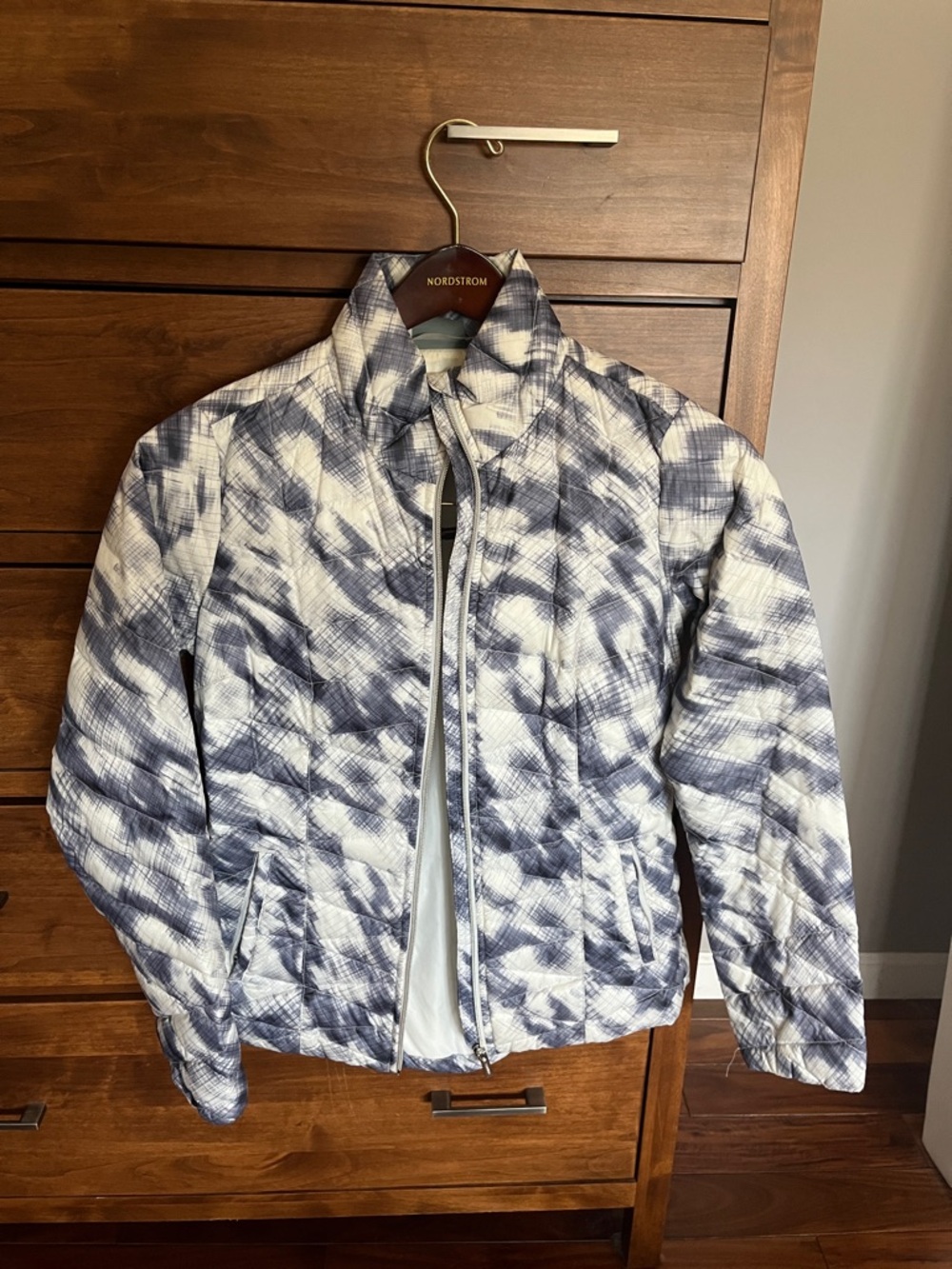 Athleta White and Navy Patterned Puffer Jacket